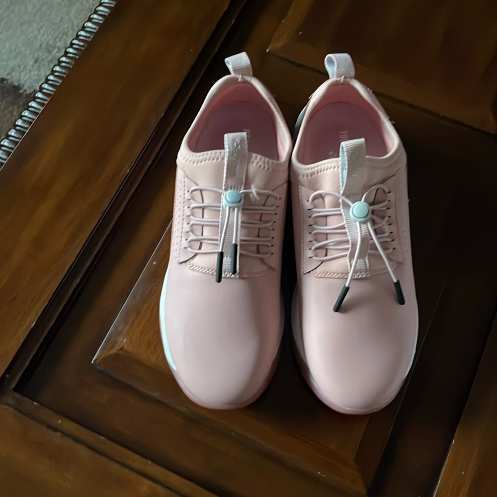 Clove Pink Sneakers Healthcare Nursing womens size 9 men’s size 7.5